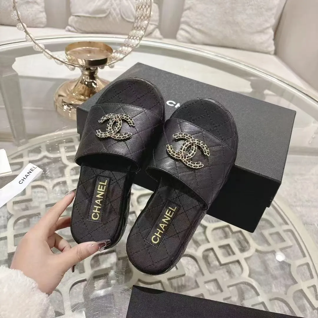 👟👟Ex-factory price 480👟👟 🎉Chanel Chanel 2025 Xiaoxiang C family thick-soled sandals series official website synchronization, classic and elegant, casual wear 🌹🌹🌹🌹Original logo ~ Made of imported sheepskin and C family custom fabrics, a variety of colors for the goddess to choose! ❤️❤️❤️❤️ Code number: 36~40 (35.41.42 customized, non-returnable) Color: 5 colors;